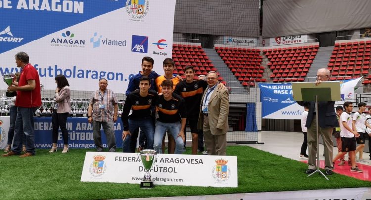 El Benjamín, el Infantil C, el Juvenil DH y Jaime Escarda, premiados en la VII Gala del Fútbol y Fútbol Sala Base Aragonés