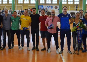 Homenaje a exjugadores del Colo
