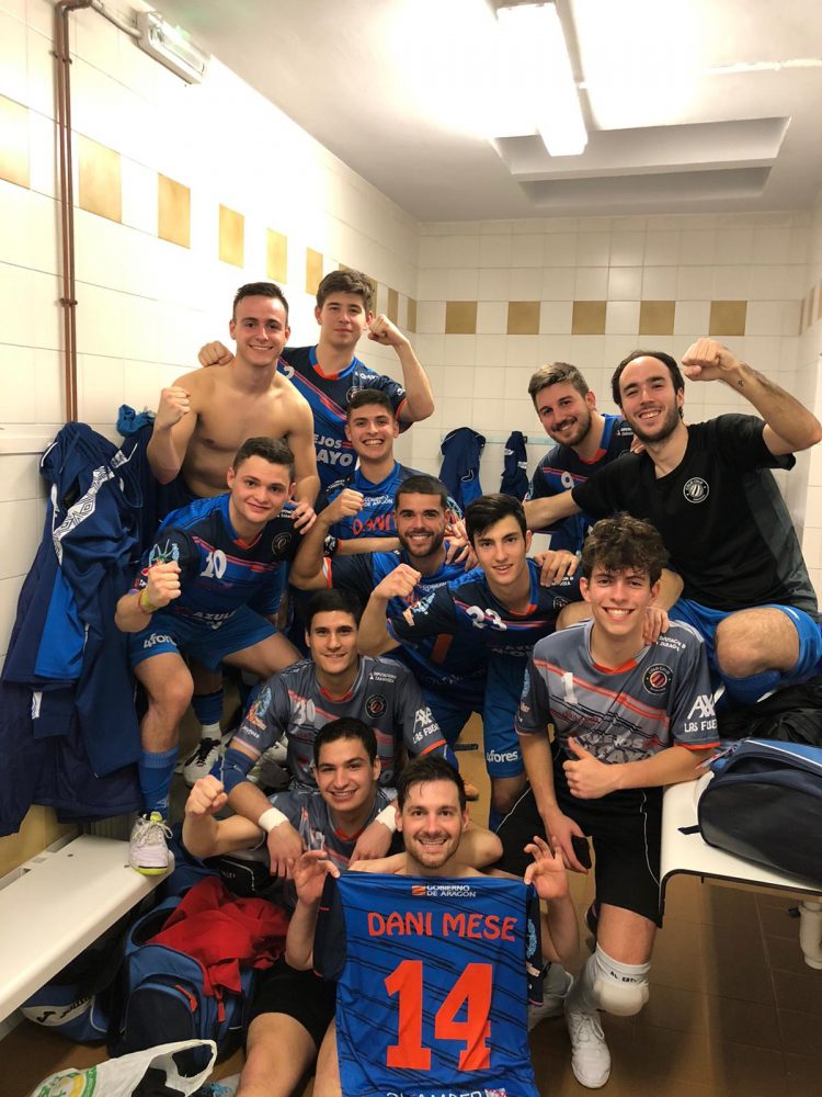 Triunfo ante Coras, co-líderes y dedicatoria para 'Barce'
