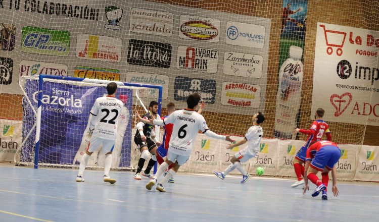 Una cruel primera parte provoca la derrota del Full Energía Zaragoza en Mengíbar