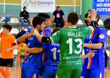 Festival goleador del Full Energía Zaragoza que se acerca a la permanencia