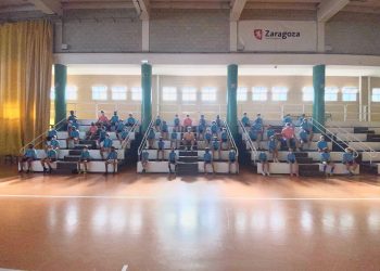 Más de 50 niños y niñas disfrutan con el fútbol sala en el Campus de Verano del Colo