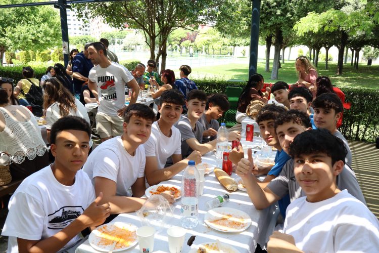El Entrerríos celebra la comida de fin de temporada en La Granja