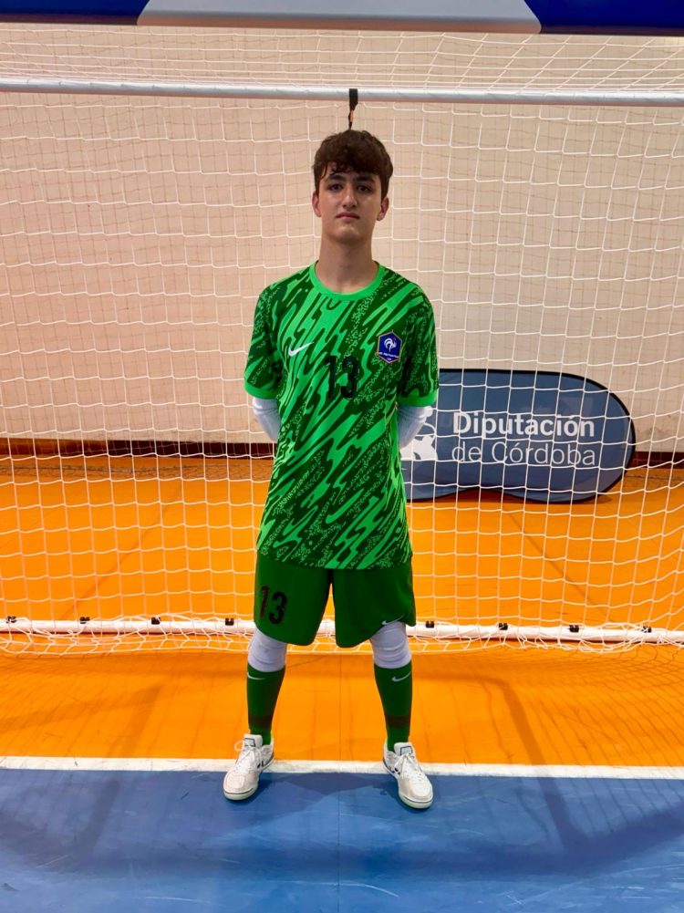 Oliver Cruz, con Francia en el Torneo Internacional Sub-17 en Castro del Río